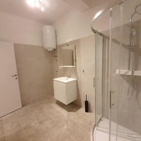 Forest Hill بولا