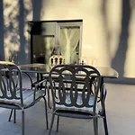 Forest Hill Apartment *